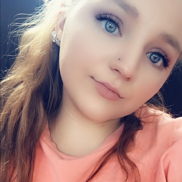 Meet your Posher, Ambriel - Picture 2 of 4